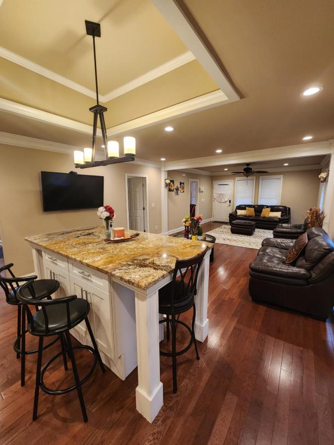 Spacious Newly Renovated Home Атланта Экстерьер фото